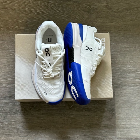 NIB THE ROGER Pro WHITE INDIGO BLUE TENNIS SNEAKER NEW - Picture 1 of 12